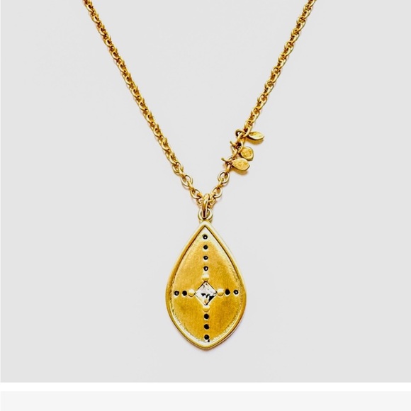Jewelry - Silpada KR Gold finish Pendant with crystals